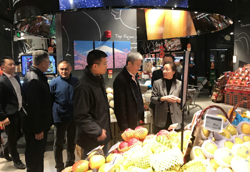 集团领导春节前夕慰问基层员工