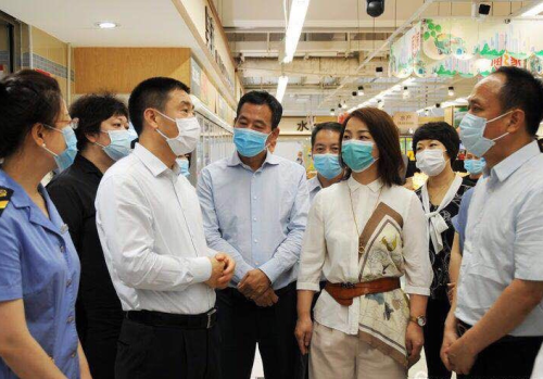陕西省副省长一行到西安朝阳国际店检查夏季食品安全工作
