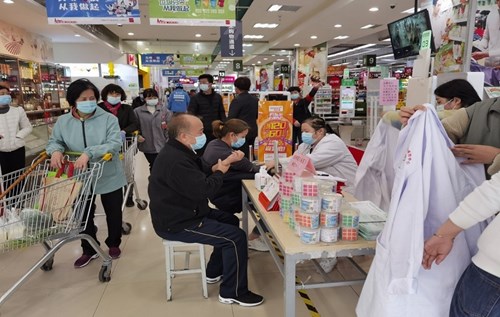 华润万家乌鲁木齐喀什西路店开展系列为民办实事活动