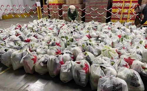 华润万家连夜保供紧急支援，稳住西安市民的菜篮子