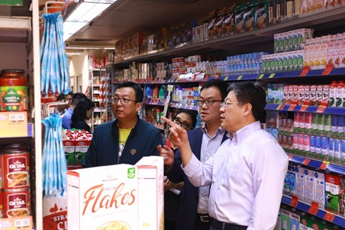 华润集团蓝屹副总经理到华润万家香港门店调研