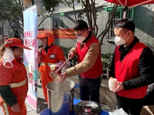 “欢迎到这喝杯热茶！”华润万家为“城市守护者”驱走严寒